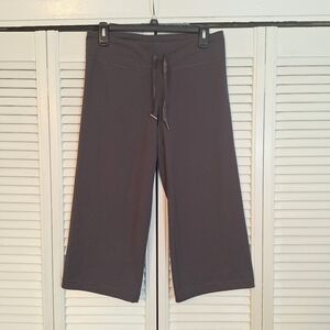Under Armour Gray Capri Leggings Pants Medium *C3